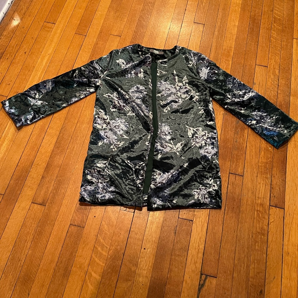 Anthropologie women’s velvet jacket EUC size M